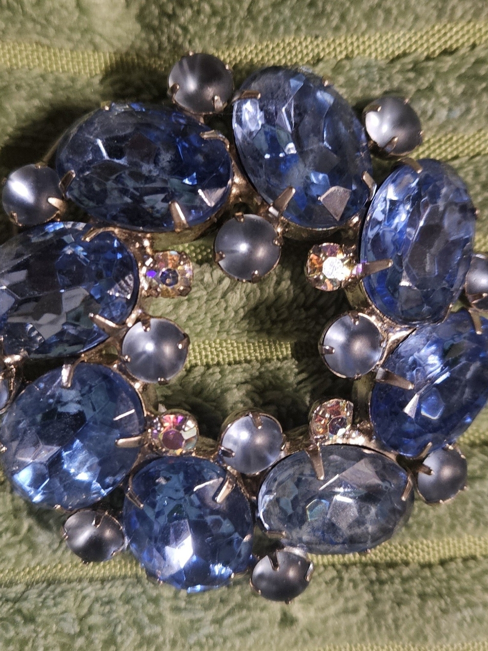 Antique/Vintage Elegant Blue Crystal Wreath Brooch - Women Jewelry.